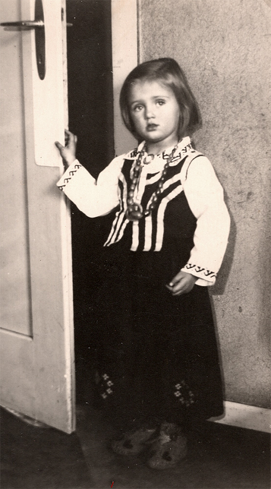 Laura Sāns in Fellbach, Germany, 1947. Donated by Laura Sāns. From the collection of the “Latvians Abroad - Museum and Research Centre”